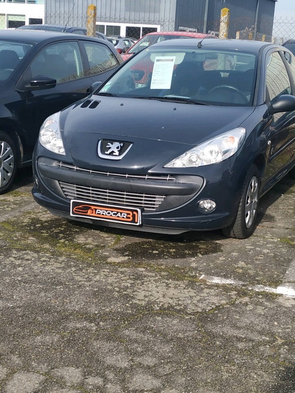 Vente de véhicule d'occasion pas cher de marque Peugeot 206 essence de moins de 50000 km et moins de 10000 euros de couleur grise anthracite à Toulouse (l'Union)
