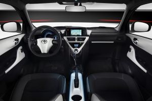 Voiture électrique japonaise Toyota  iQ électrique