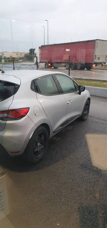 Où trouver une renault clio faiblement kilométré à Nîmes proche pont-du-gard