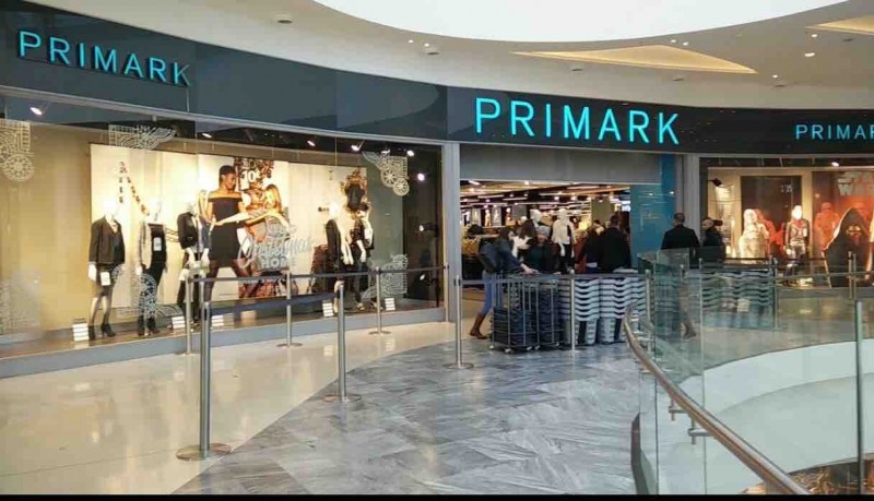 Magasin de mode et accessoires à petits prix  Centre commercial Marseille grand littoral  Primark