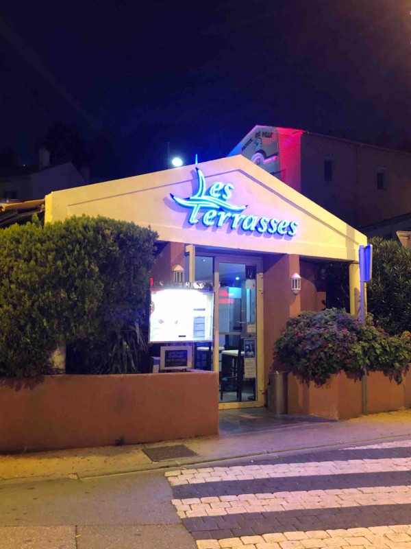 Restaurant en bord de mer avec une terrasse à carry le rouet sur la côte bleue  carry le rouet proche de Marseille et Aix  Les terrasses