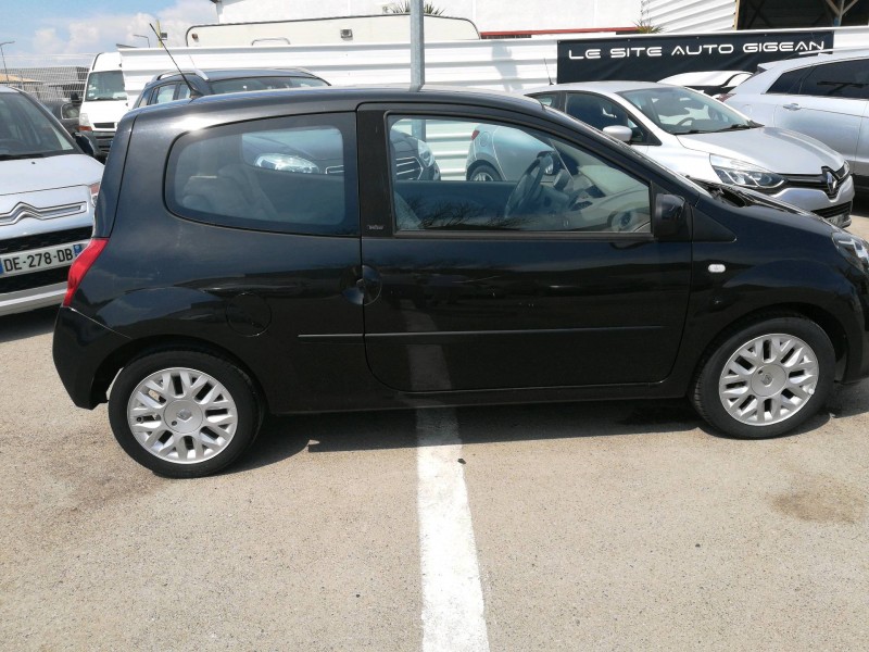 Vente de voiture d'occasion renault twingo 1 litre 5 dCi 85 chevaux à Gigean à côté de Montpellier