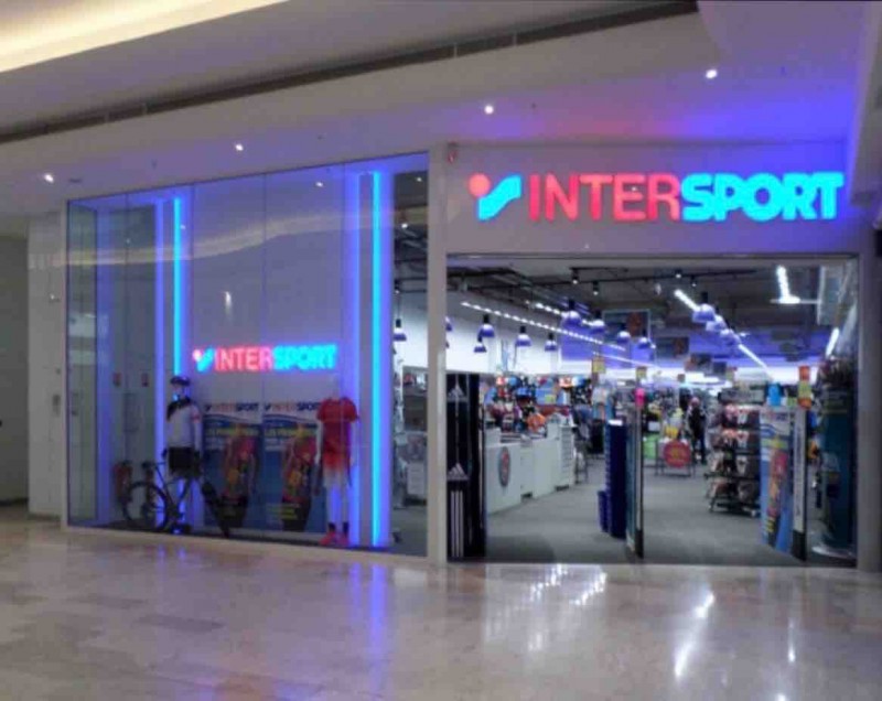 Magasin spécialisé dans l’équipement sportif. centre commercial Marseille grand littoral  Intersport