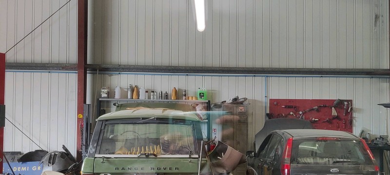 Garage MULTIMARQUE pour restauration d'un range Rover  modèle 1972 à Marseille 13012