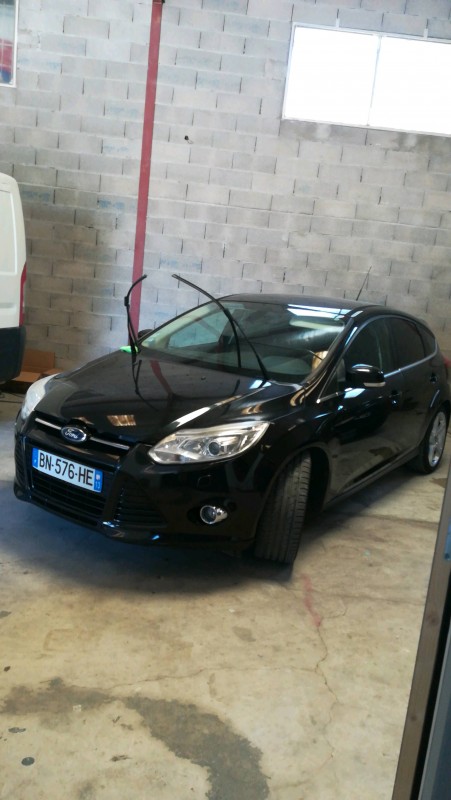 Rénovation d'une carrosserie micro rayée noir à Martigues