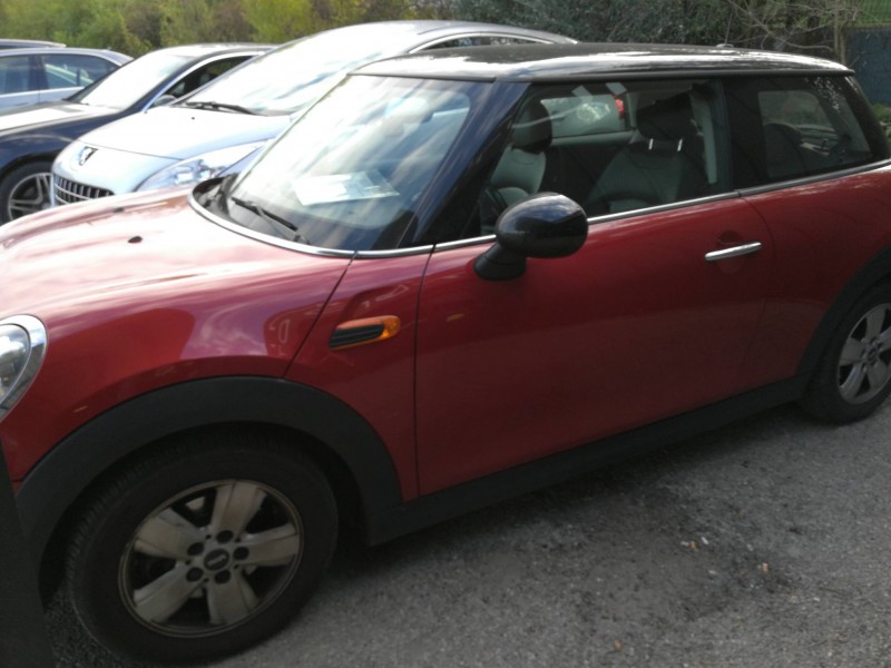 Vente d'une Mini Cooper d'occasion faible km sur Nîmes dans le 30