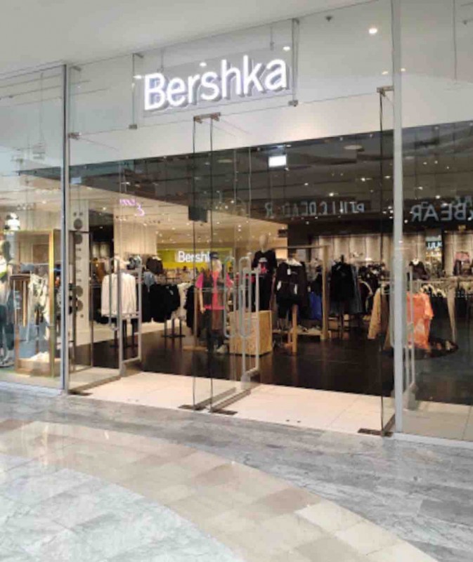 Boutique de vêtements hommes et femmes branché  Centre commercial Marseille grand littoral  Bershka