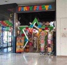 Magasin spécialisé dans les articles de fêtes et déguisements  Centre commercial Marseille Grand littoral Party fiesta