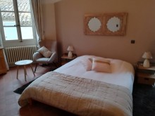 Où trouver une chambre d'hôte dans un mas typique méditerranéen à Nîmes à côté d'Alès