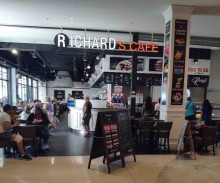 Café brasserie avec terrasse centre commerciale  Marseille grand littoral  Richard’s Café