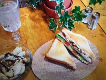 bar à clubs bar a sandwich et saladerie branché, livraison ou sur place  Aix  en Provence proche de Marseille  Colde