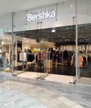 Boutique de vêtements hommes et femmes branché  Centre commercial Marseille grand littoral  Bershka